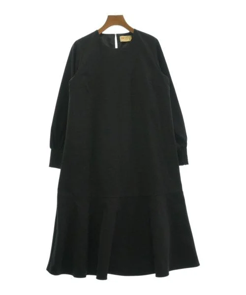 LB.04 Dresses