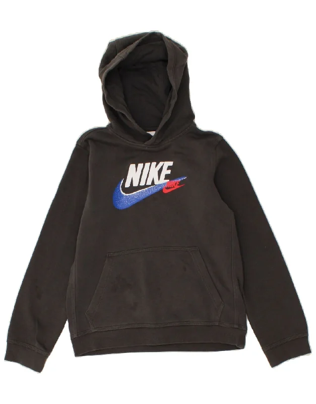 NIKE Boys Graphic Hoodie Jumper 12-13 Years Large Grey Cotton Hoodie with Ribbed Cuffs Snug Fit Comfort NIKE Boys Graphic Hoodie Jumper 12-13 Years Large Grey Cotton Hoodie with Ribbed Cuffs Snug Fit Comfort