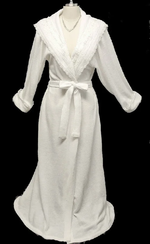 EXQUISITE VINTAGE FANCY LACE EMBROIDERED GILLIGAN O'MALLEY WASHABLE WHITE SWEATER - WOULD MAKE A WONDERFUL CHRISTMAS OR BIRTHDAY GIFT Cashmere Blend Cotton Blend Poly Blend EXQUISITE VINTAGE FANCY LACE EMBROIDERED GILLIGAN O'MALLEY WASHABLE WHITE SWEATER - WOULD MAKE A WONDERFUL CHRISTMAS OR BIRTHDAY GIFT Cashmere Blend Cotton Blend Poly Blend