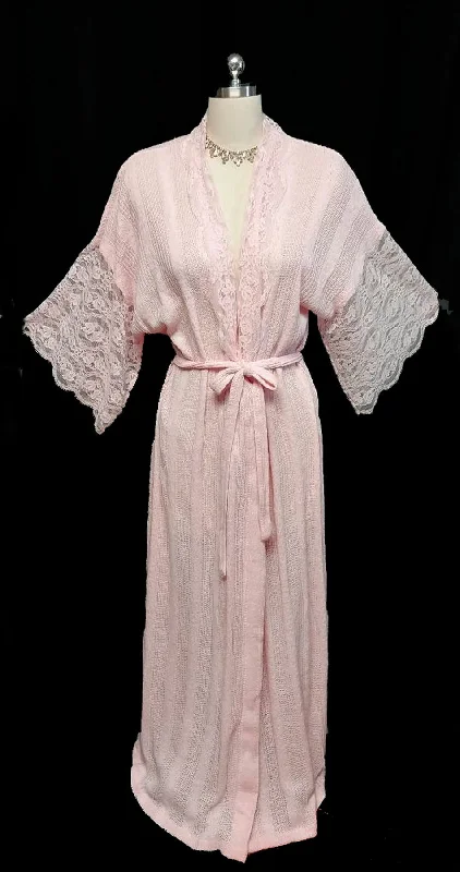 *NEW WITH TAG - EXQUISITE VINTAGE FANCY LACE GILLIGAN O'MALLEY SWEATER ROBE IN VICTORIAN PINK - WOULD MAKE A WONDERFUL CHRISTMAS OR BIRTHDAY GIFT Satin Blend Silk Blend Wool Blend *NEW WITH TAG - EXQUISITE VINTAGE FANCY LACE GILLIGAN O'MALLEY SWEATER ROBE IN VICTORIAN PINK - WOULD MAKE A WONDERFUL CHRISTMAS OR BIRTHDAY GIFT Satin Blend Silk Blend Wool Blend
